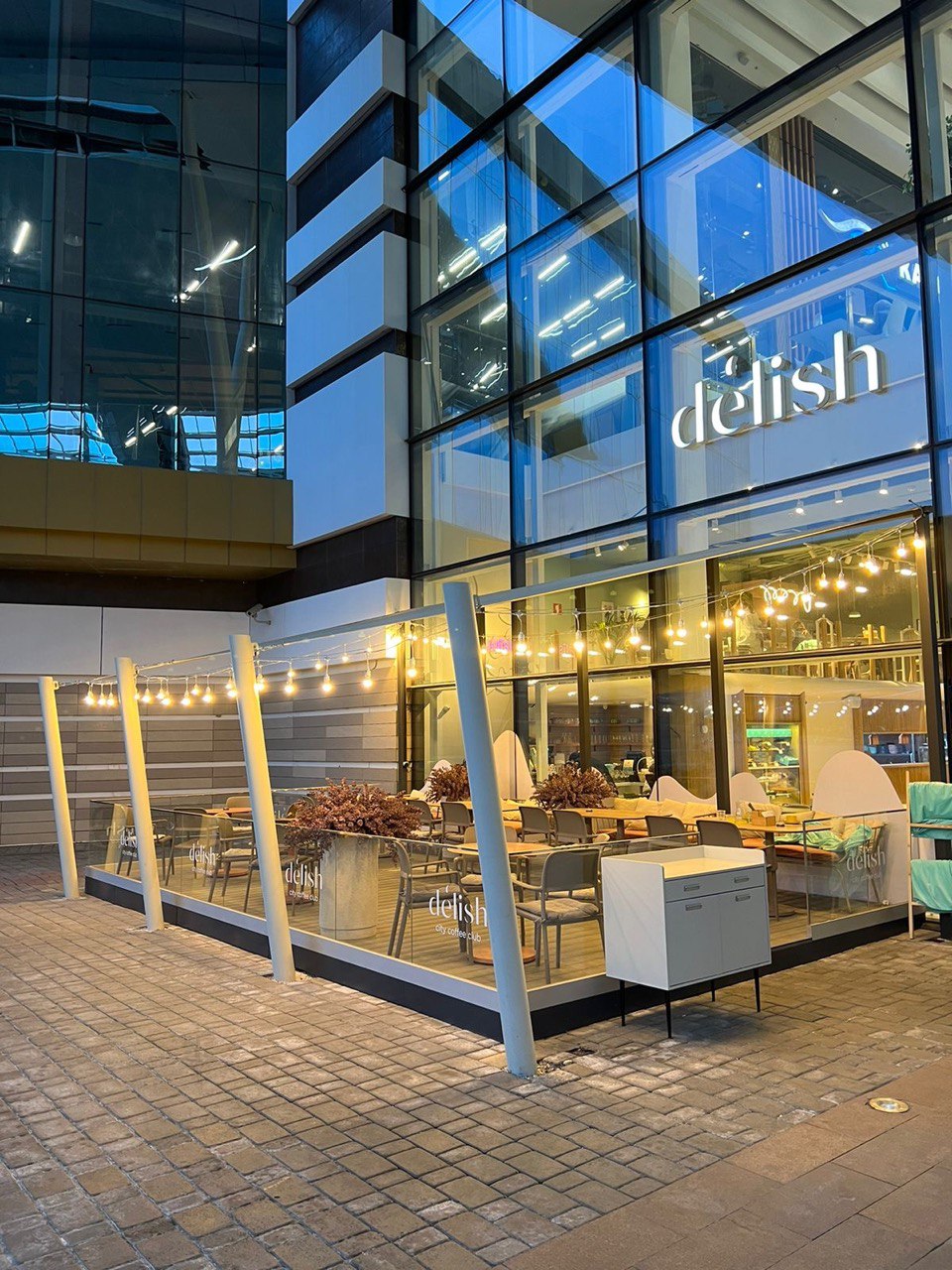 Фото готовой террасы для ресторана
            «Delish» в Астане